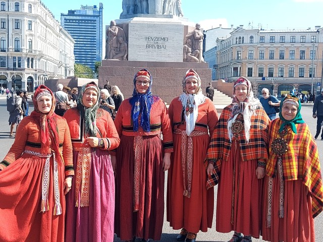 Jūrkalnes etnogrāfiskias ansamblis "Maģie suiti"